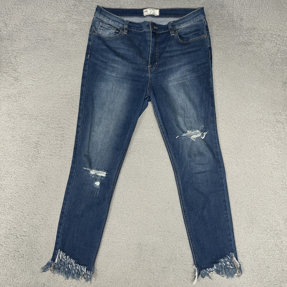 Free People Jeans Women's Sz 31W x 25 Blue Faded Denim Skinny Raw Hem Distressed